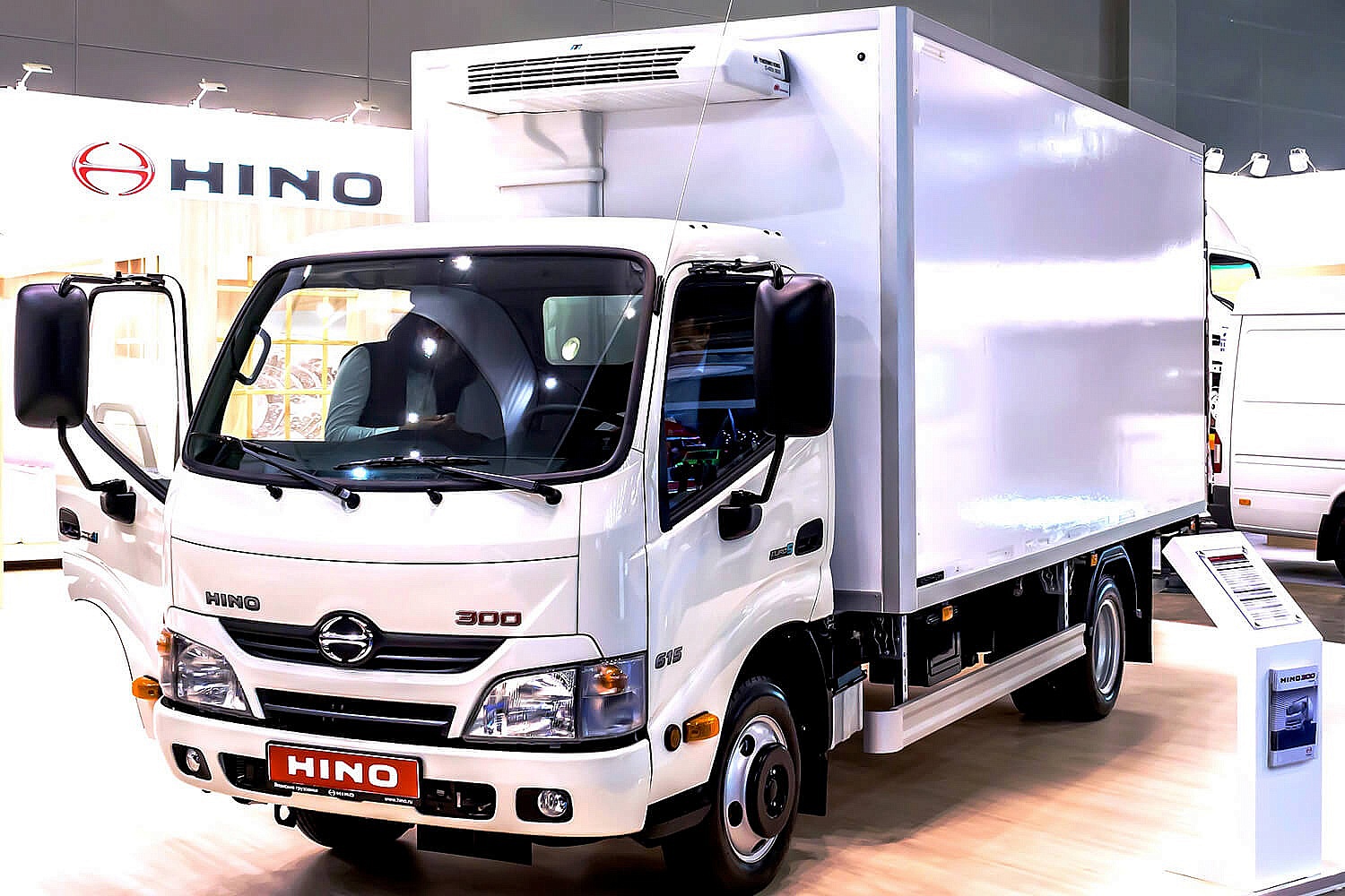 HINO серия 300 Полная масса 3,5 т Шасси XZU 