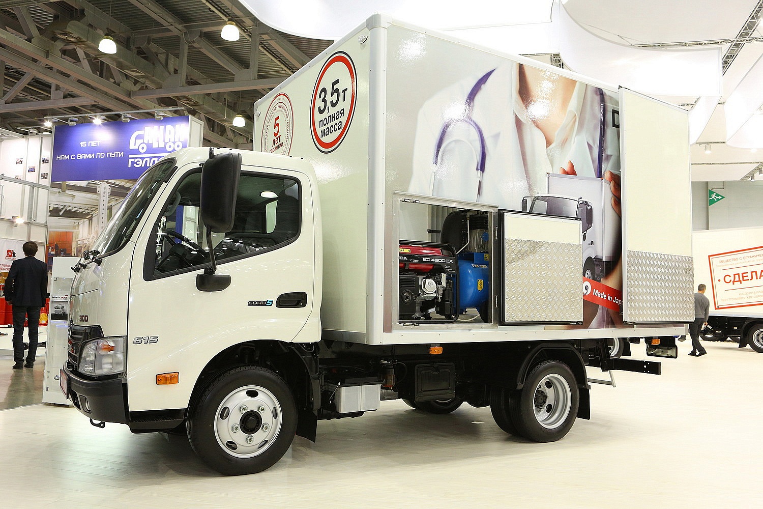 HINO серия 300 Полная масса 3,5 т Шасси XZU 