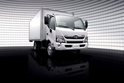 hino_300_series_2